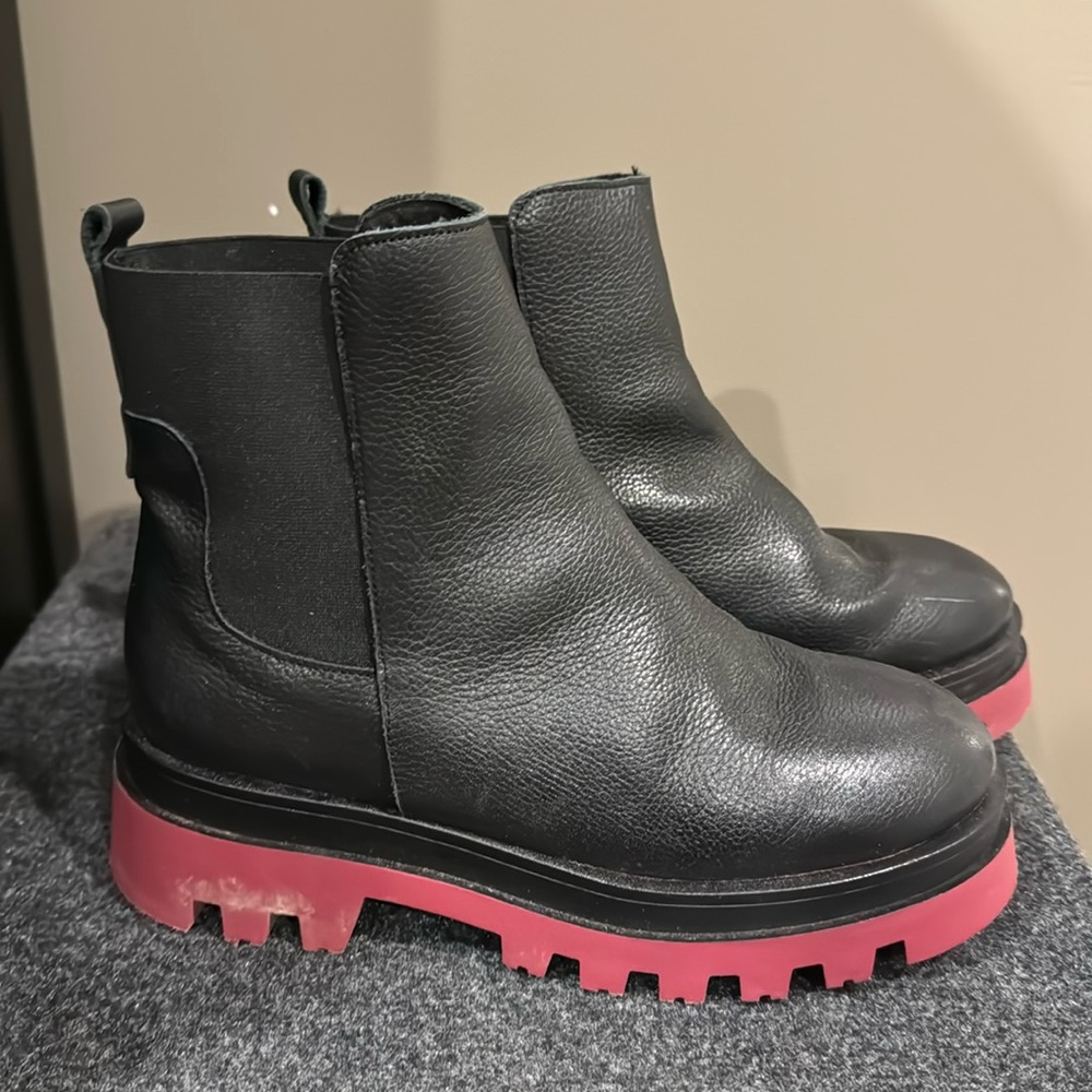 Lug sole leather boots; 7.5